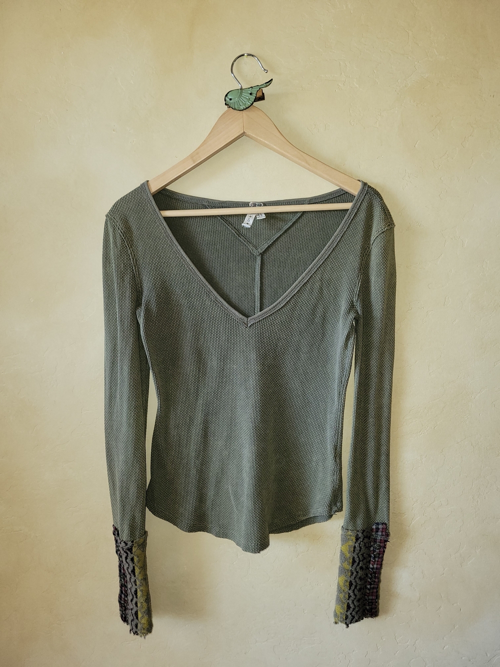 Free People Olive Green V-Neck Long Sleeve Top with Decorative Cuffs Sz PS